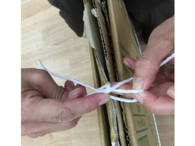 しばる
